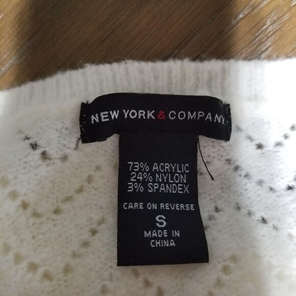 New York & Company White V-Neck Chevron Knit Sweater For Women S - Picture 3 of 3